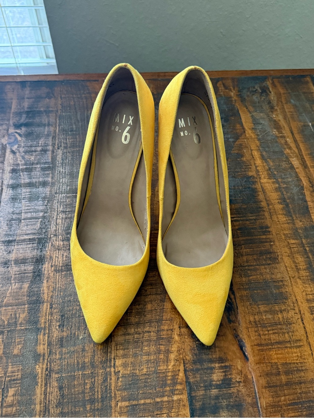 Mix No. 6 Yellow Heels Size 10